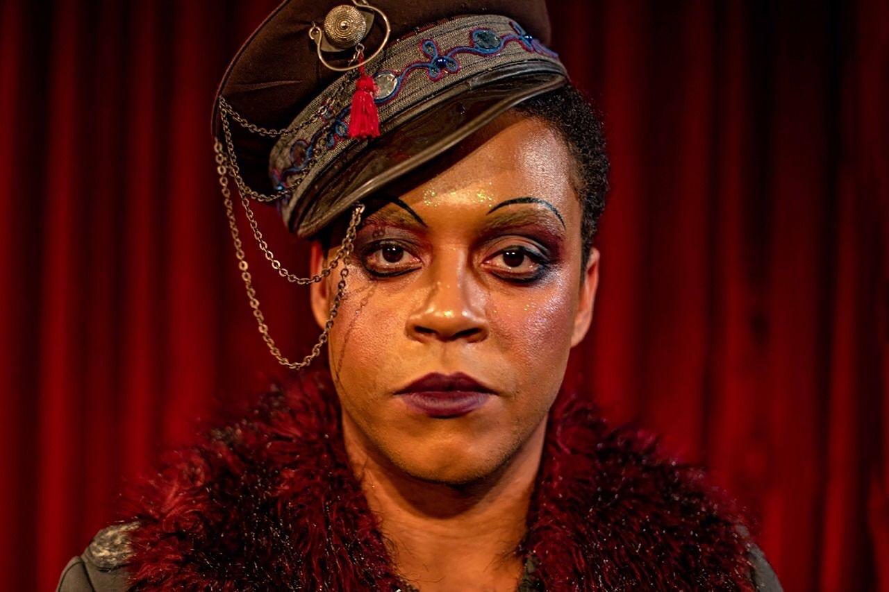 Ator detalha ‘Cabaret dos Bichos’, adaptação do clássico de George Orwell