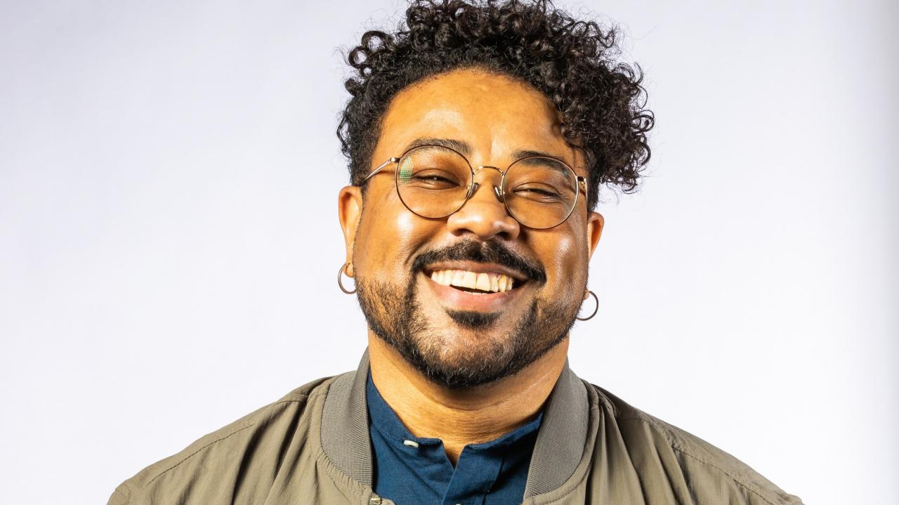 Escritor finalista do Prêmio Jabuti, Alê Garcia  lança 