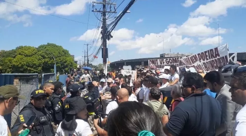 Comunidades quilombolas protestam na BR-316 por melhorias em rodovia federal do Pará