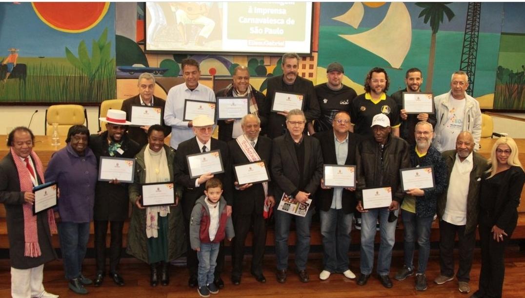 Homenagem à imprensa carnavalesca em São Paulo abre comemorações dos 100 anos do rádio