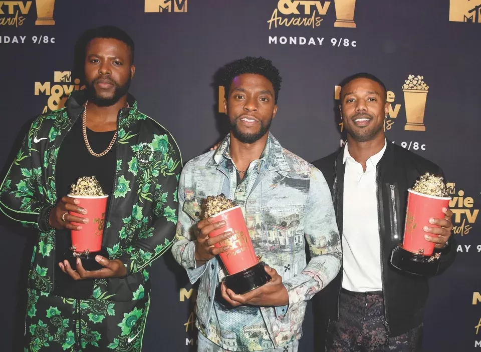 Ator de Pantera Negra: Wakanda Para Sempre diz que rasgou as calças quando conheceu Chadwick Boseman; entenda