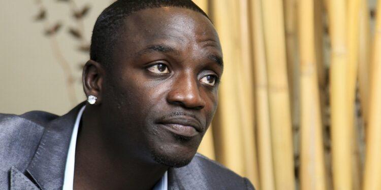 Akon diz que artistas africanos tem mais presença de palco do que negros americanos