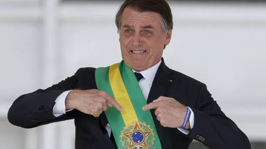Após despedida em 'live' melancólica, Bolsonaro embarca para Miami