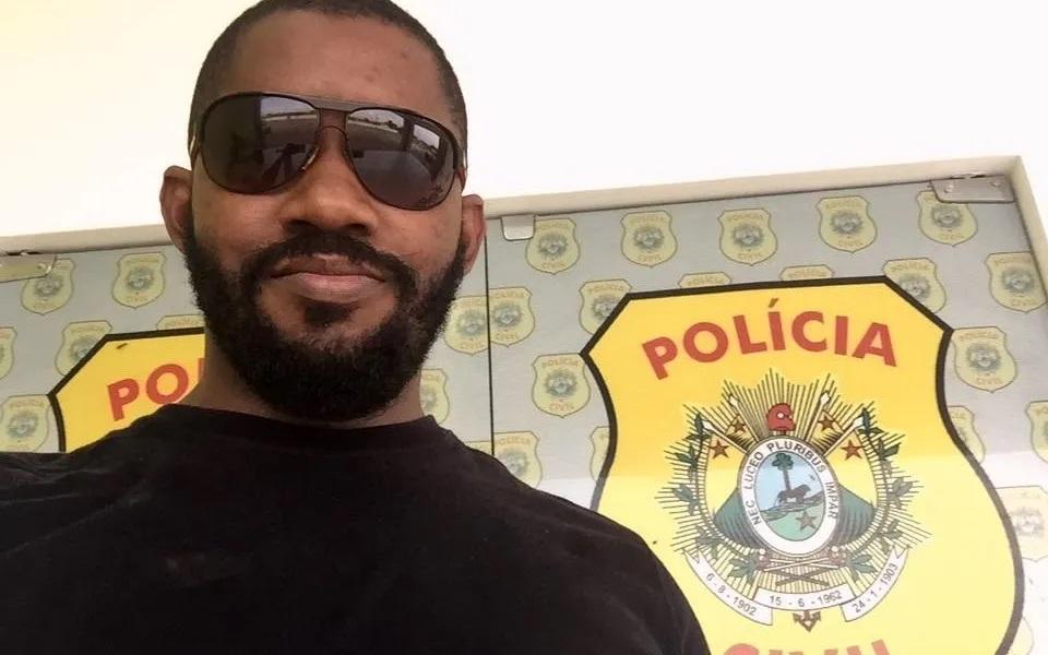 Idoso é preso em flagrante por racismo após destratar delegado negro
