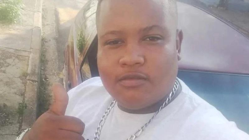 Mãe encontra lixo em caixão de jovem negro que morreu por falta de atendimento em SP