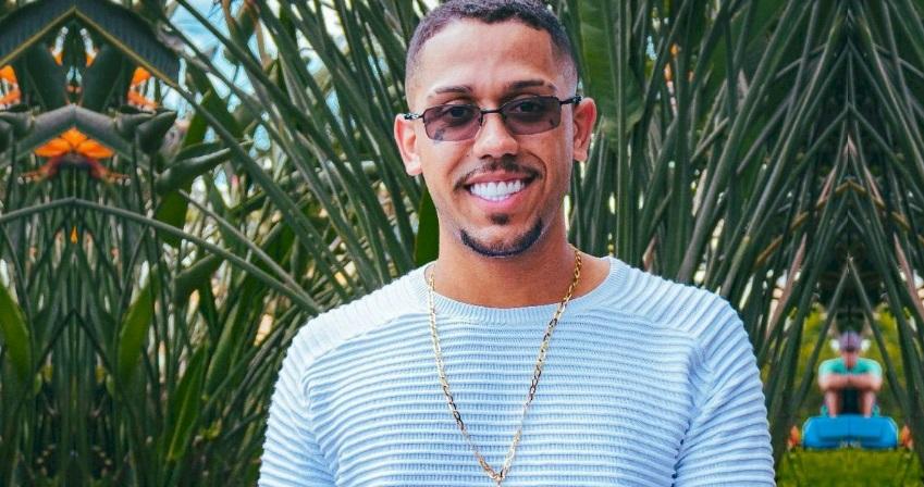 MC Braz bate 100 mlhões de streams no Spotify com “Kikando e me Olhando”