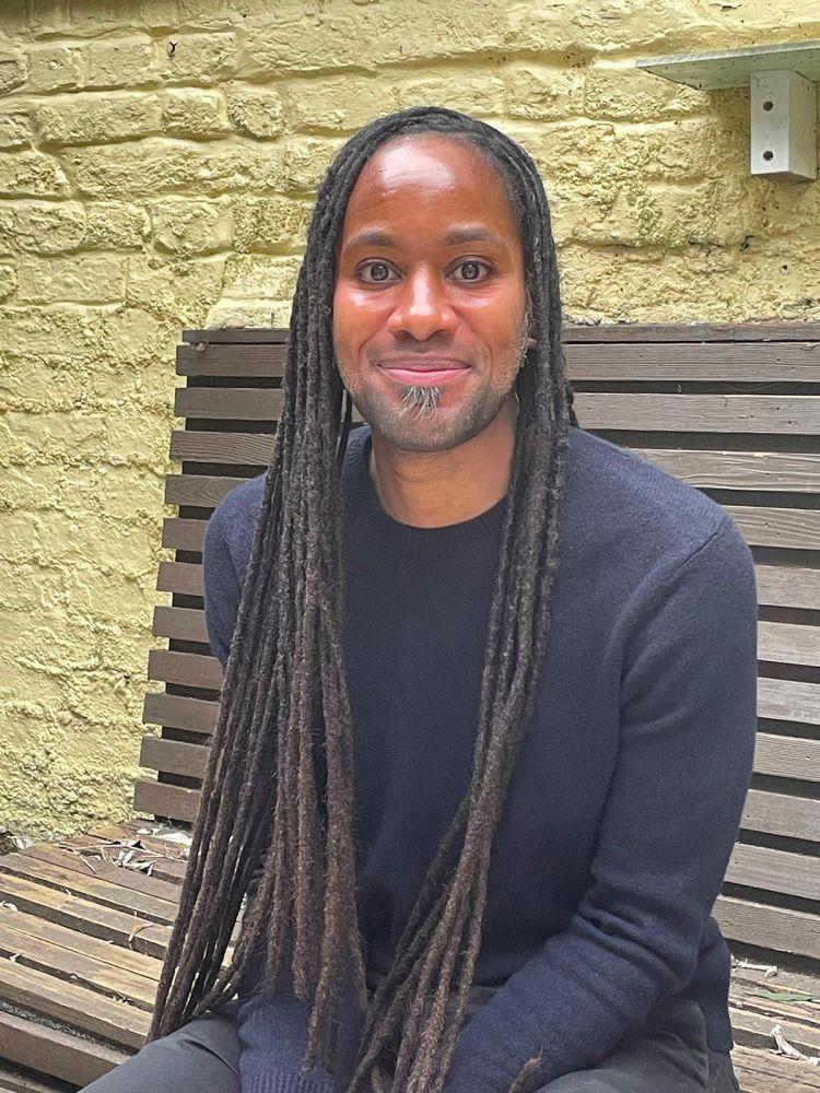Professor negro mais jovem na história da Universidade de Cambridge.