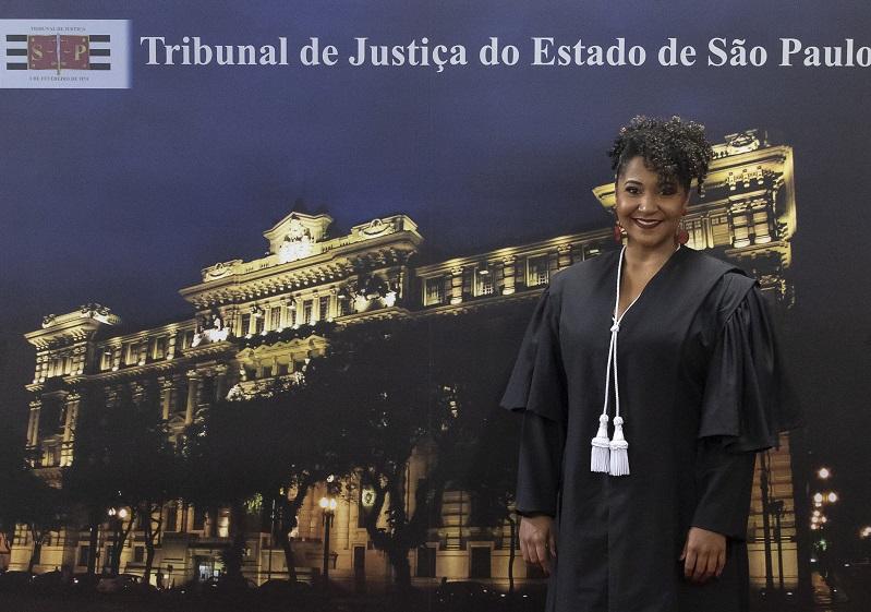 Descubra a história inspiradora da juíza Gabriela Rodrigues e sua luta pela equidade racial e de gênero