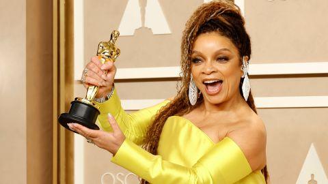 Ruth E. Carter faz história com sua segunda vitória no Oscar