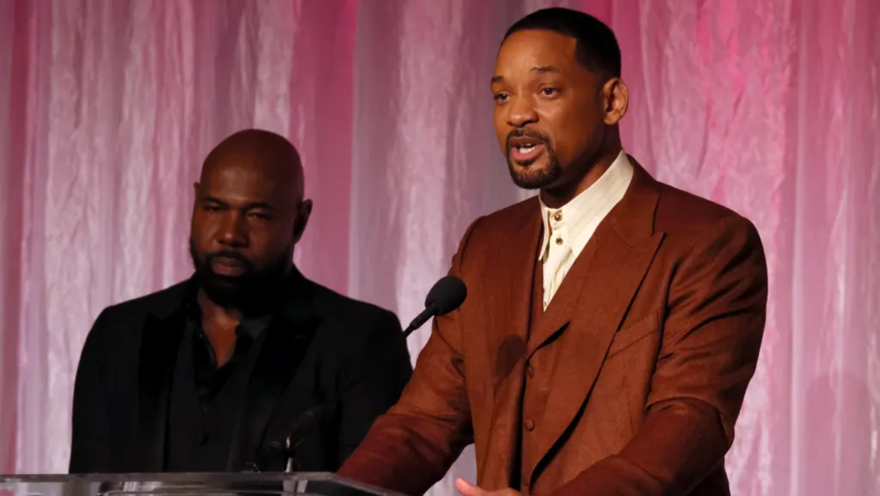 Will Smith volta a receber um prêmio da indústria após tapa em Chris Rock