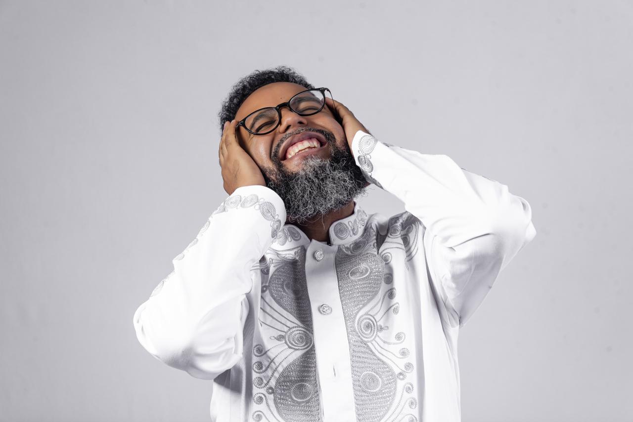 Allan Abbadia lança segundo disco com show no Sesc Pompeia trazendo memórias ancestrais em forma de som