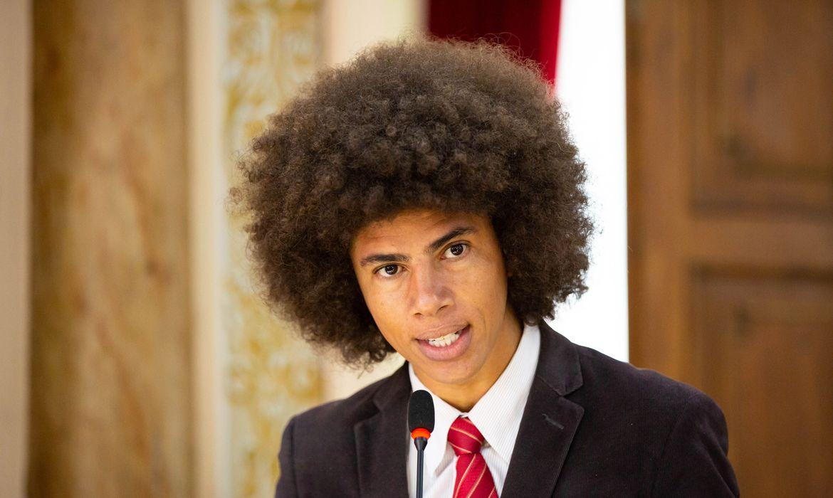 Renato Freitas (PT-PR) relata ter sido o único escolhido para ser revistado durante abordagem policial