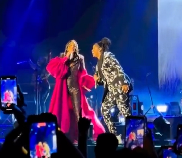 VÍDEO | Show de Alicia Keys no Rio de Janeiro tem surpresa brasileira: IZA canta “Dona de Mim” com a cantora!