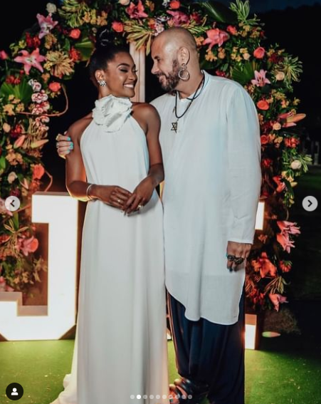 "Erika Januza e Jos&eacute; J&uacute;nior Celebram Noivado com Amigos e Familiares"