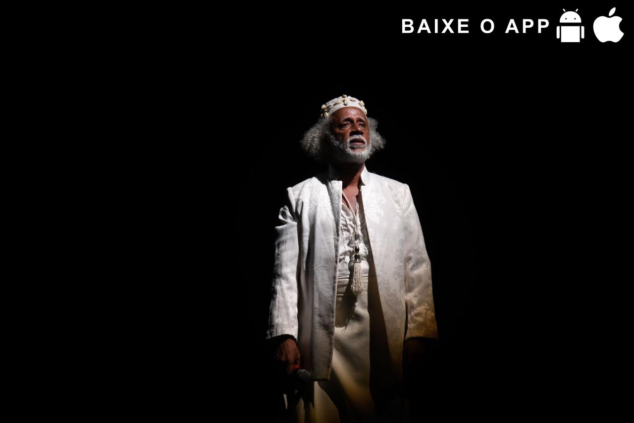 Hilton Cobra celebra o centenário de morte de Lima Barreto apresentando seu premiado monólogo no Theatro Municipal do Rio de Janeiro
