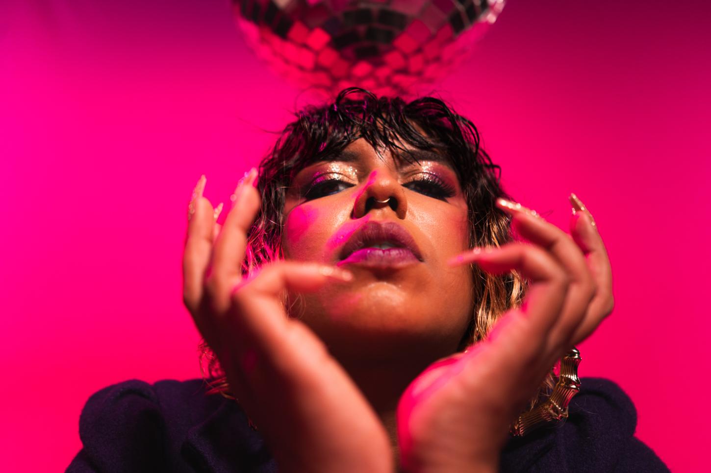 Rapper mineira Ohana lança Telas & Tracks seu primeiro EP