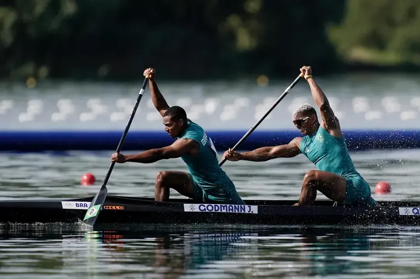 Canoístas Brasileiros Isaquias e Jacky Avançam à Semifinal do C2 500m