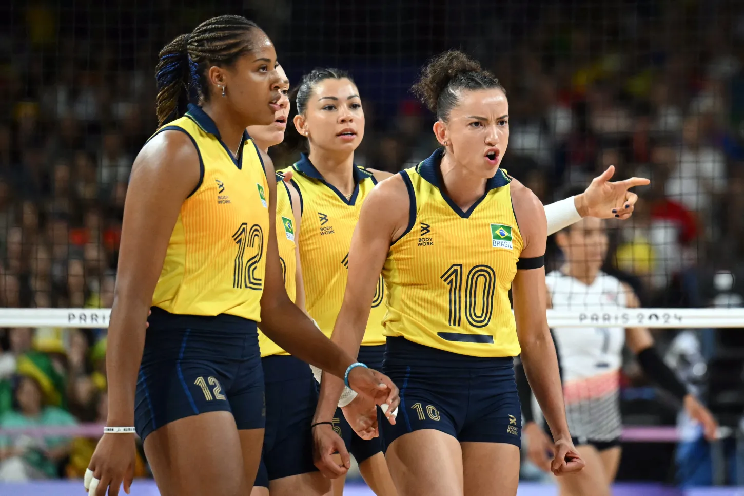 Seleção Brasileira de Vôlei Feminino Vai à Semifinal