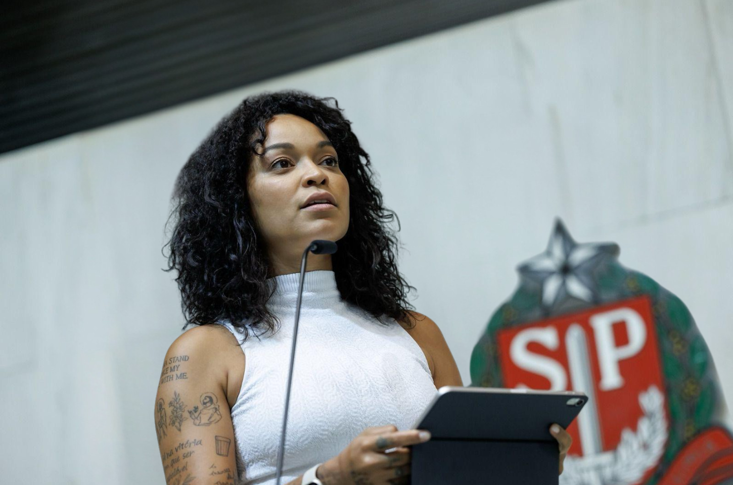 Deputada Thainara Faria Lança Campanha de Doação de Agasalhos!