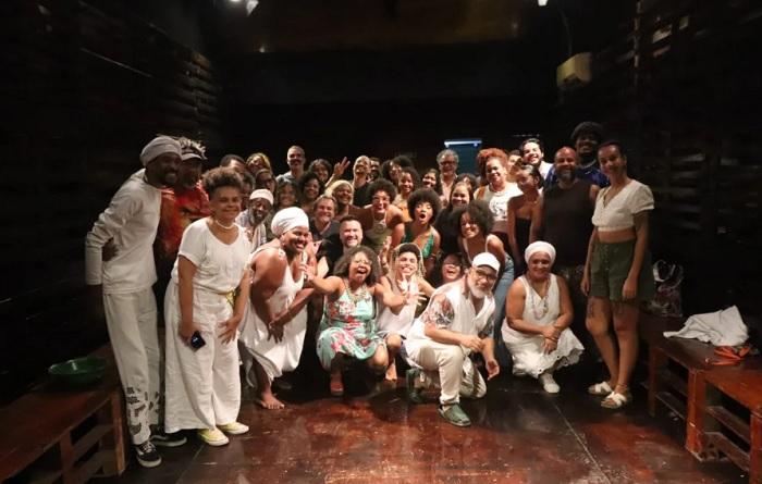 Juventude afroindígena do núcleo “O Postinho” apresenta peça teatral no centro do Recife
