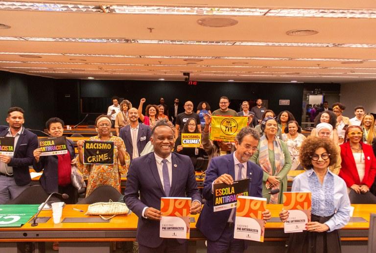 Câmara Dos Deputados Lança Caderno PNE Antirracista Com Apoio Do MIR