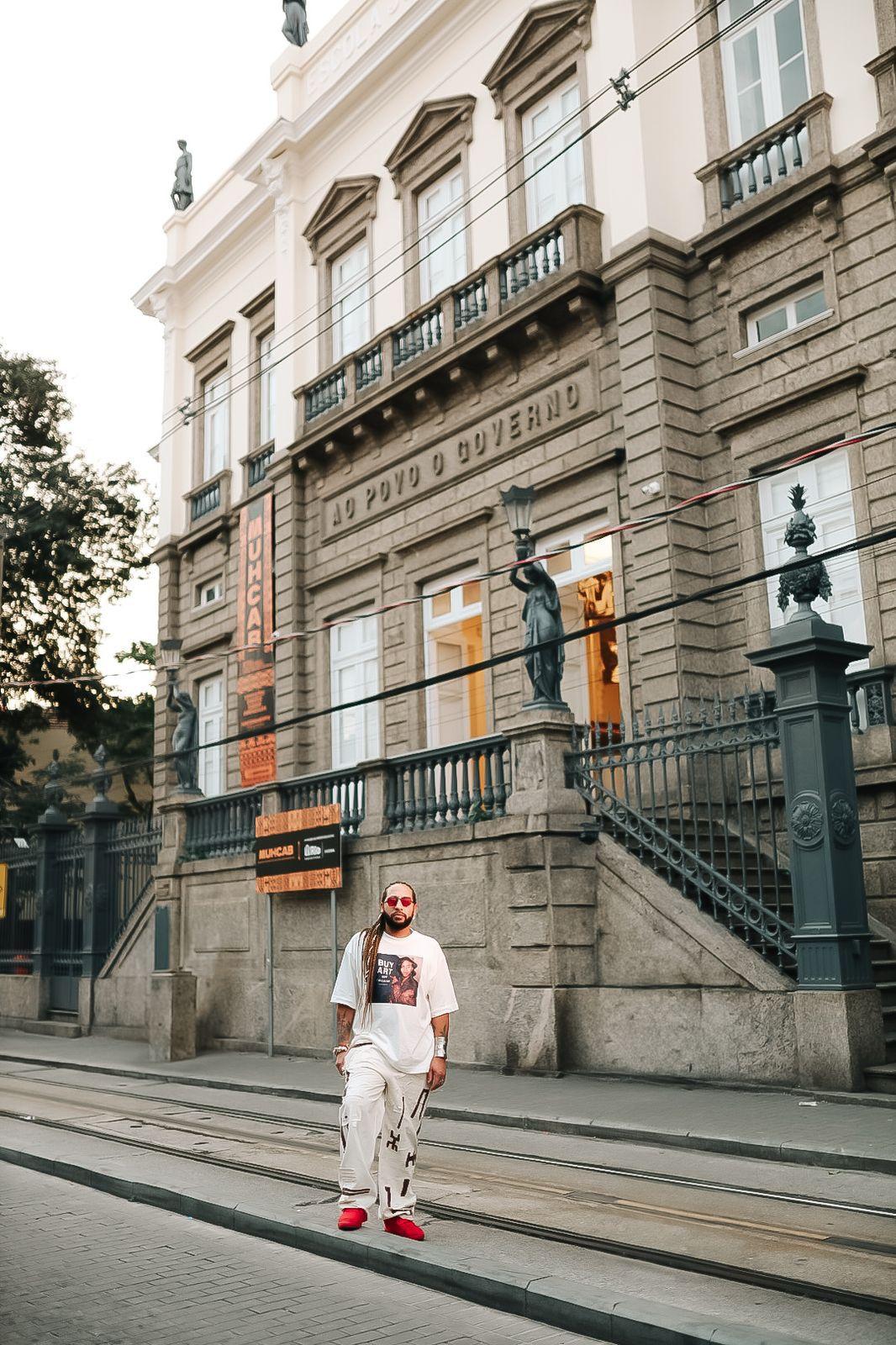 Mostra De Luiz Gustavo Nostalgia Homenageia Babalorixá João De Alabá