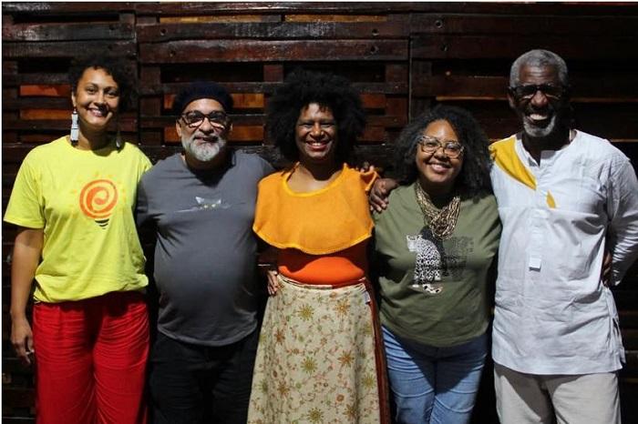 Sorrisos de Vítor da Trindade e Elis Trindade iluminam Espaço O Poste, no centro do Recife