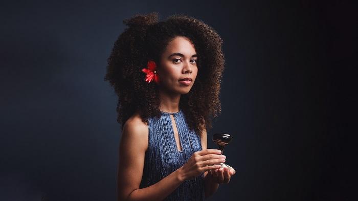 Lili Novais: artista autoral cria de Garanhuns lança EP com produção musical da recifense Isadora Melo