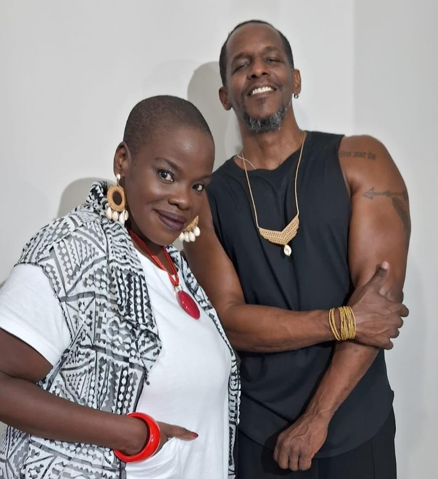 A composição “Sol Negro”, de Caetano Veloso, dá título ao show da flautista Ana Paula Cruz e do cantor Alcides Sodré