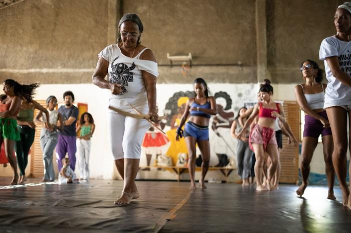 Chão de Folhas: a dança dos territórios em confluência estreia com apresentações gratuitas no Teatro Hermilo Borba Filho