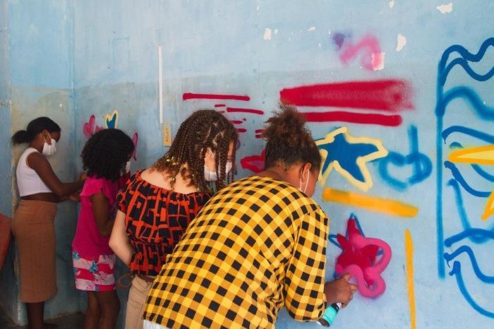 Em Areias, URBANA conclui vivências artísticas femininas de graffiti nas periferias do Recife
