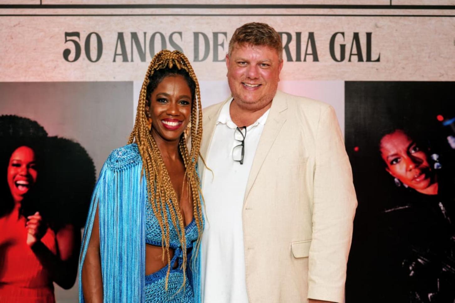 Maria Gal celebra 50 anos e comemora o filme Carolina de Jesus em noite de representatividade
