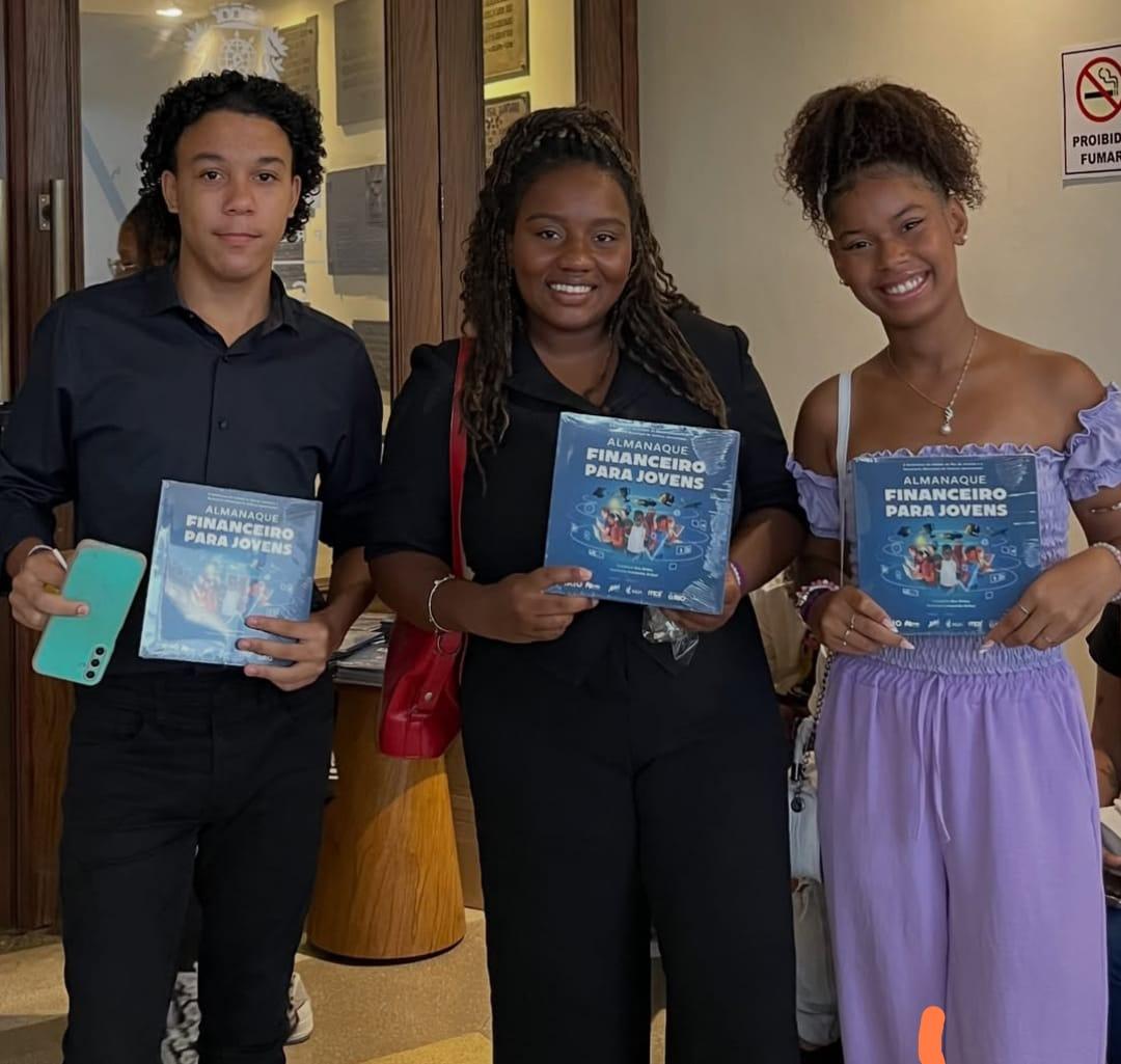 O “Almanaque Financeiro para Jovens” garante divertir, informar e desafiar  a nova geração para controle do próprio dinheiro