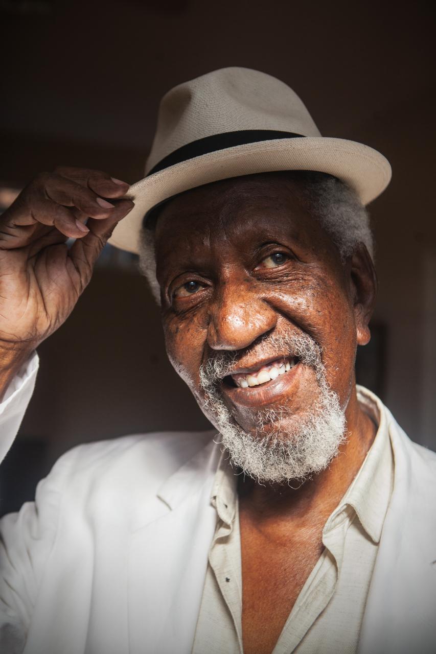    O ator José Araújo, aos 81 nos, esbanja longevidade na atuação em filmes brasileiros