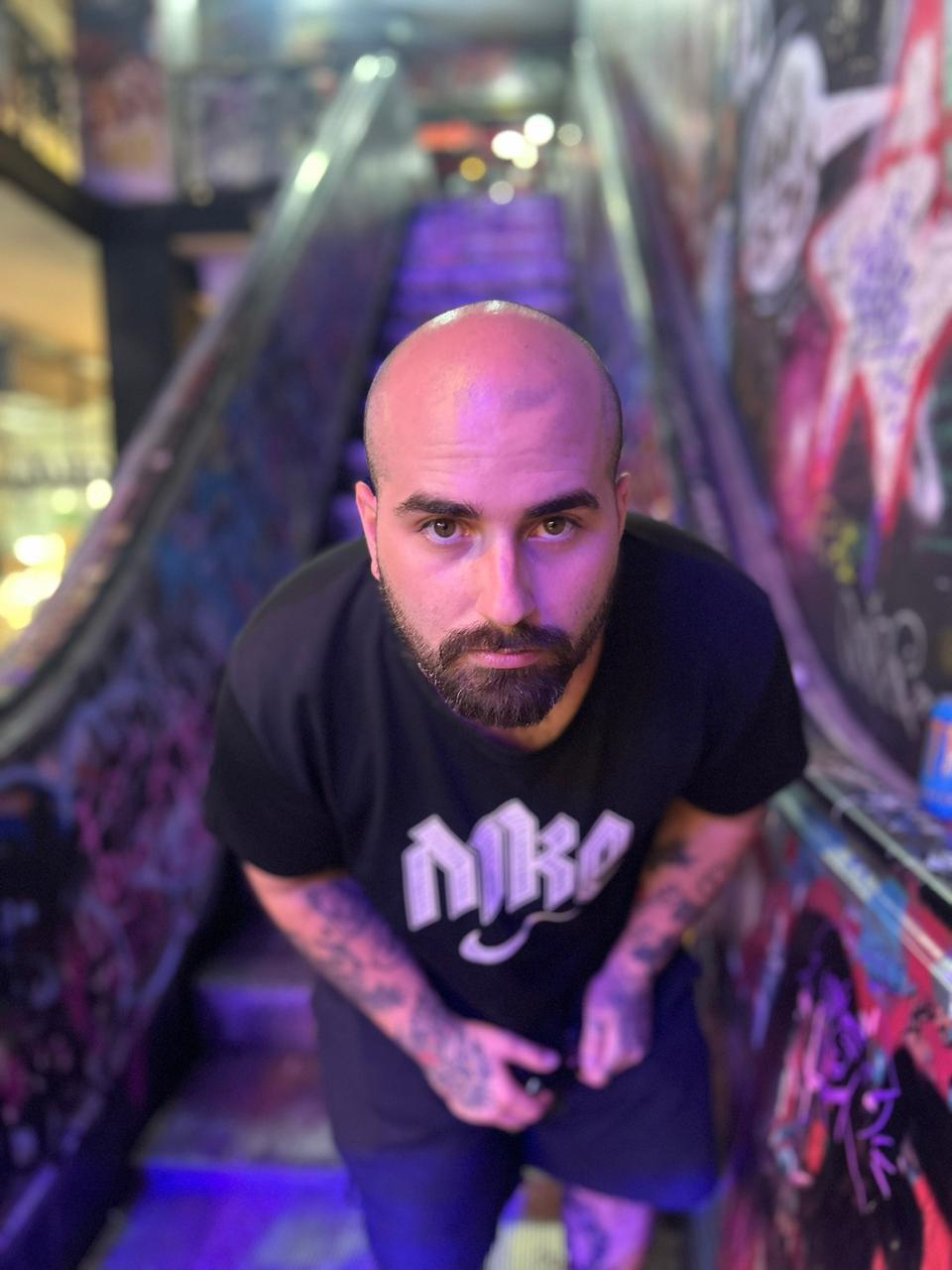 Artista Plástico Pivetti aposta na clareza da emoção