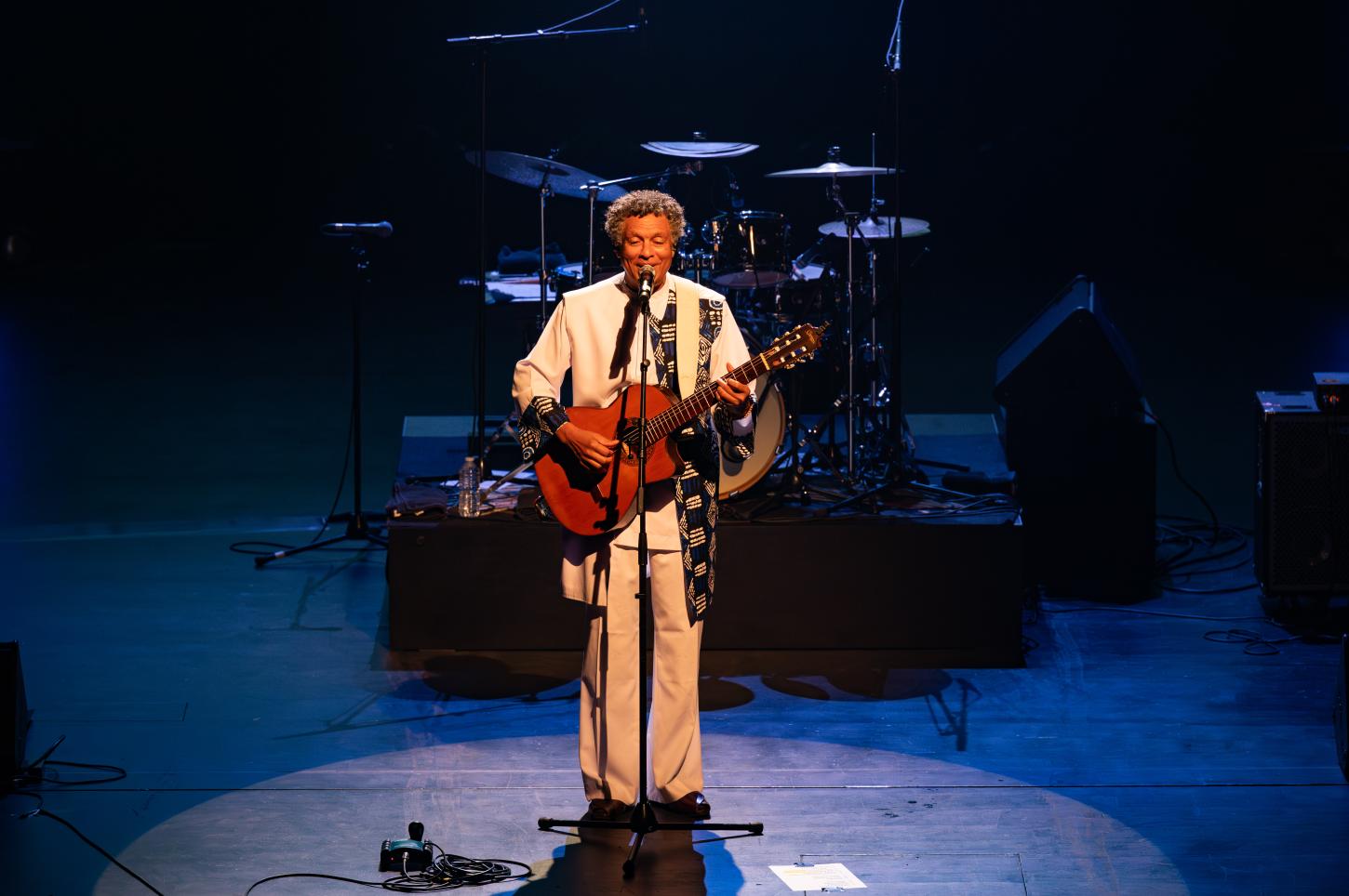 3/5 - Roda de conversa + show - Cantor e escritor cabo-verdiano Mário Lúcio apresenta concerto “M’Afrika” na Gamboa