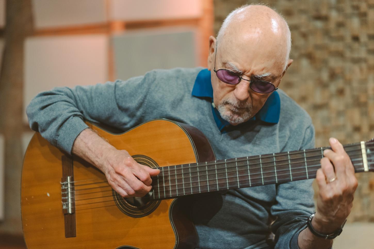 Aos 83 anos, Dino Galvão Bueno lança álbum autoral com parcerias e convidados 