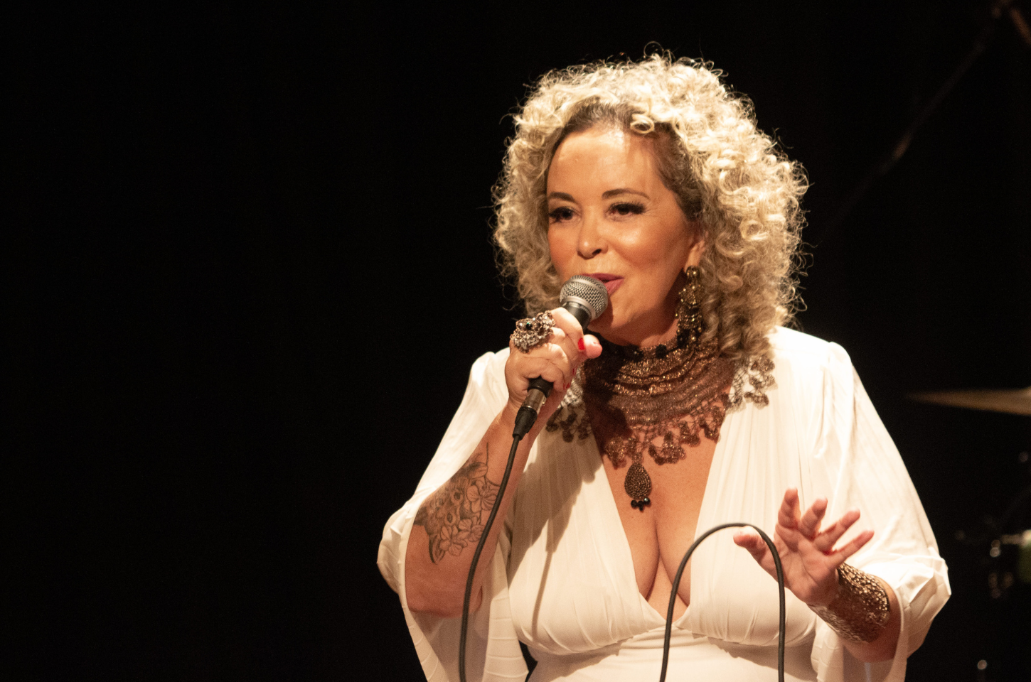 Beth Leivas canta Samba