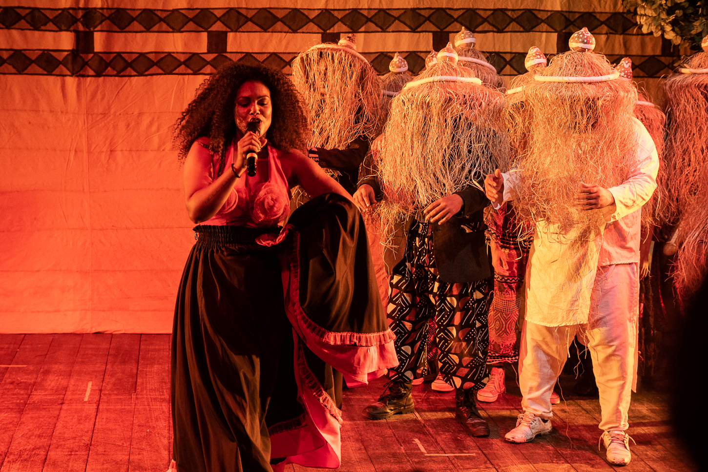 Espetáculo de teatro e musical pernambucano O Irôko, a Pedra e o Sol ganha nova temporada em abril com cinco apresentações