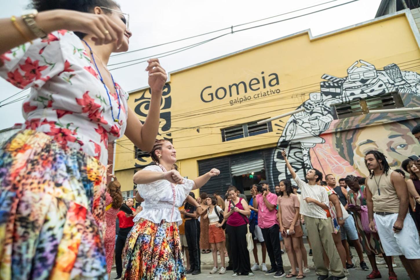 Gomeia Galpão Criativo celebra abril com cortejos e atrações culturais gratuitas