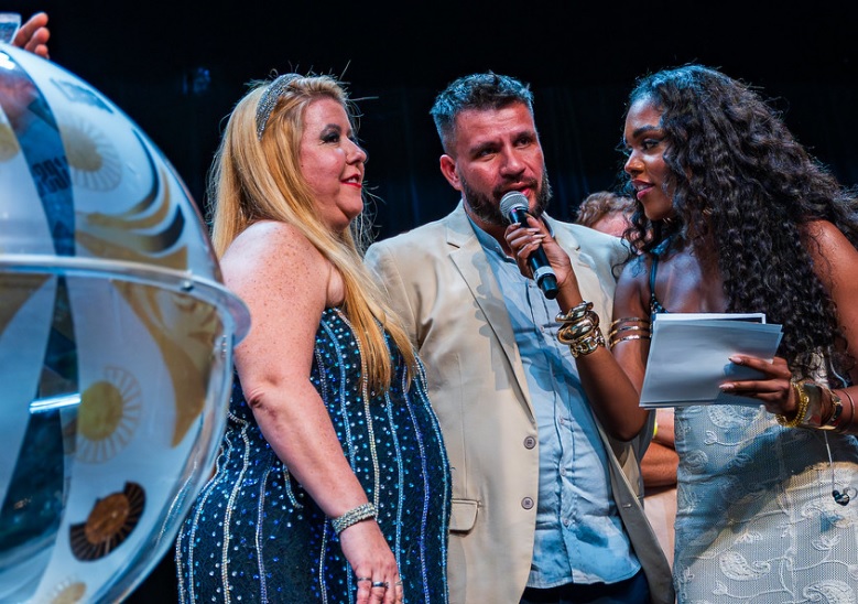 Unidos da Tijuca celebra posição na segunda-feira e almeja 