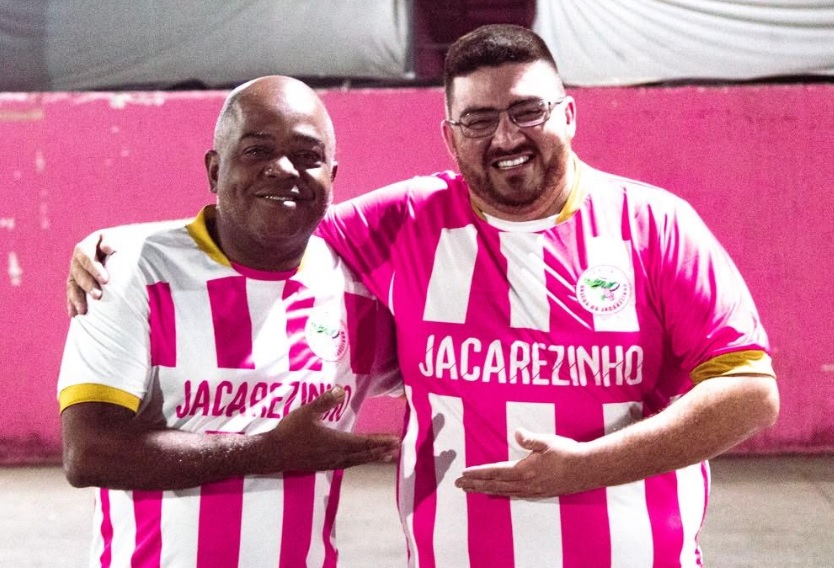 Ailton Santos e Matheus Gaúcho são confirmados como intérpretes oficiais da Unidos do Jacarezinho para 2027