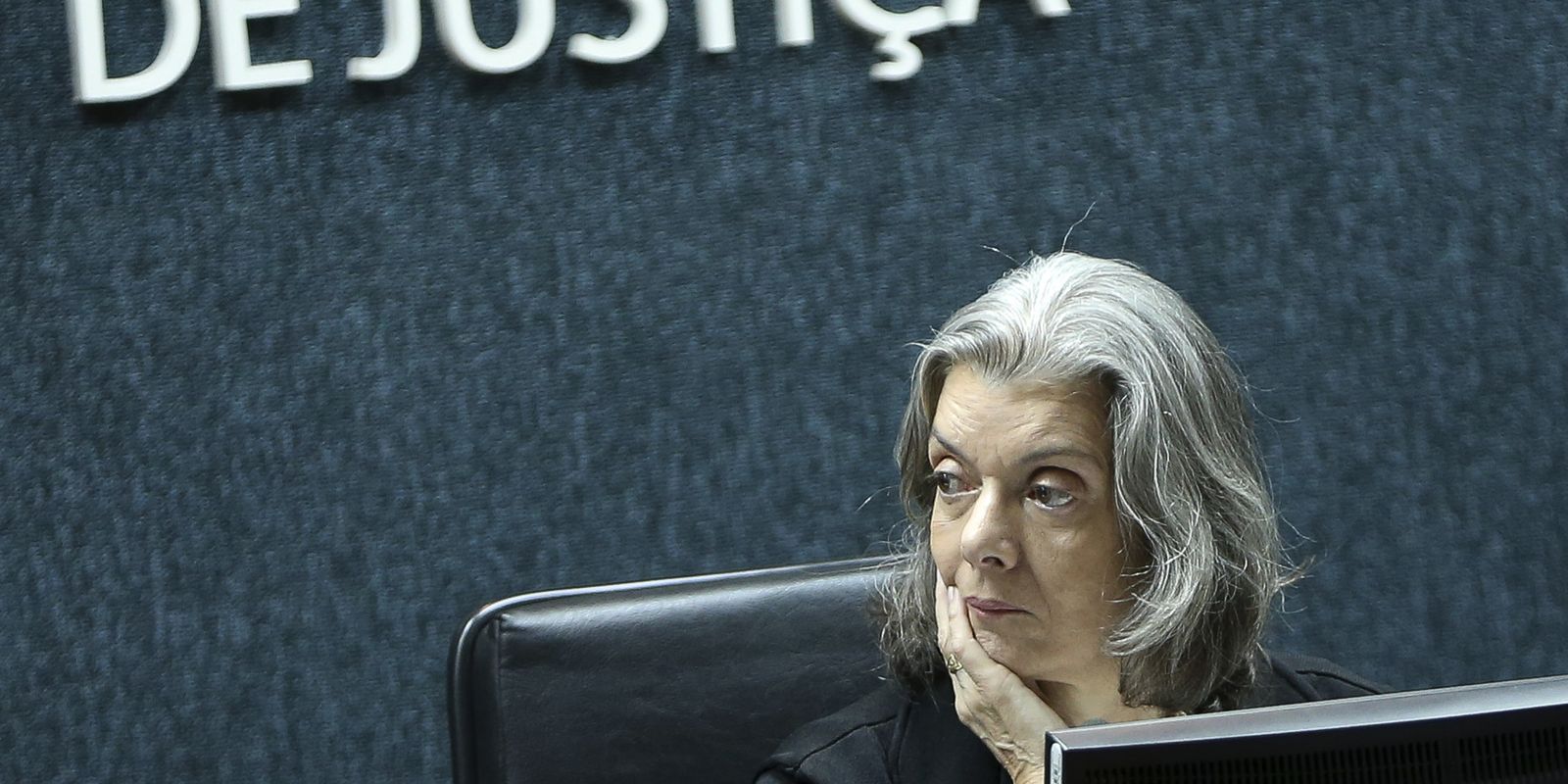 Cármen Lúcia vota para anular flexibilização da Lei da Ficha Limpa, mantendo regras de inelegibilidade