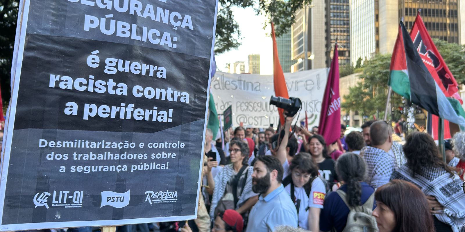 Cordão da Mentira relembra Crimes de Maio em ato na Avenida Paulista