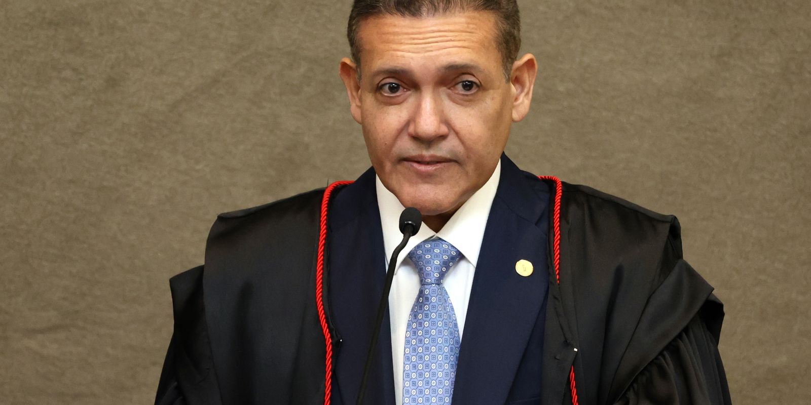 Nunes Marques assume presidência do TSE e foca em desafio da inteligência artificial nas eleições