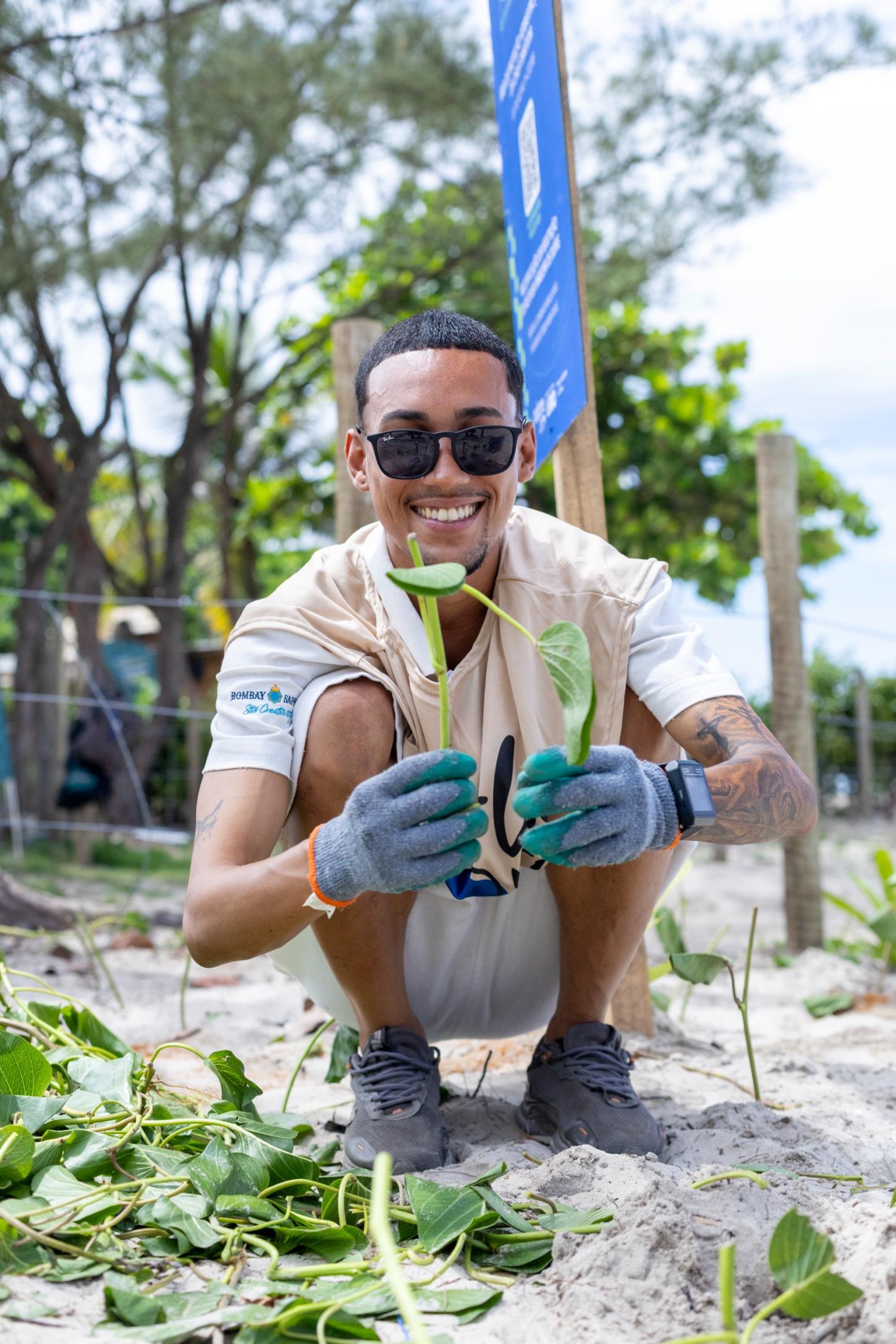 Dia Internacional da Biodiversidade: Orla Rio promove ação ambiental com plantio, limpeza ecológica e soltura de tartarugas na Prainha