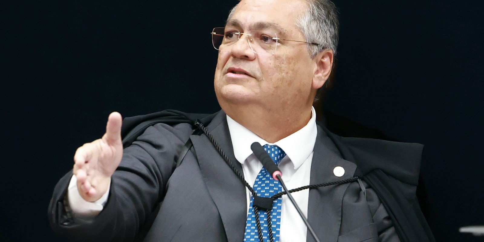 Ministro Flávio Dino mantém prisão de Deolane Bezerra por suposta ligação com o PCC