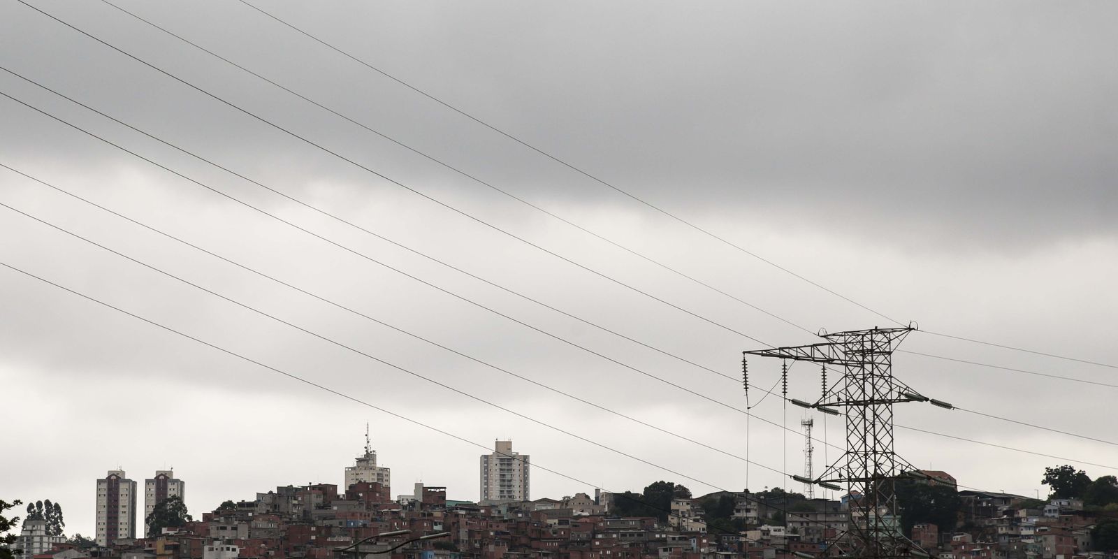 Inmet alerta para chuva intensa e temporais no fim de semana, com ciclone no Sul