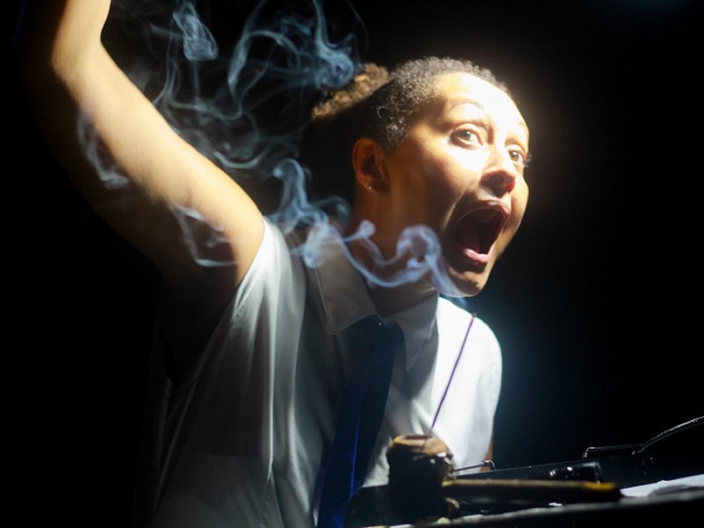 Longussu Xenupre Dudu Yatílhade: O Poste Soluções Luminosas apresenta nova peça teatral com sessões no centro do Recife
