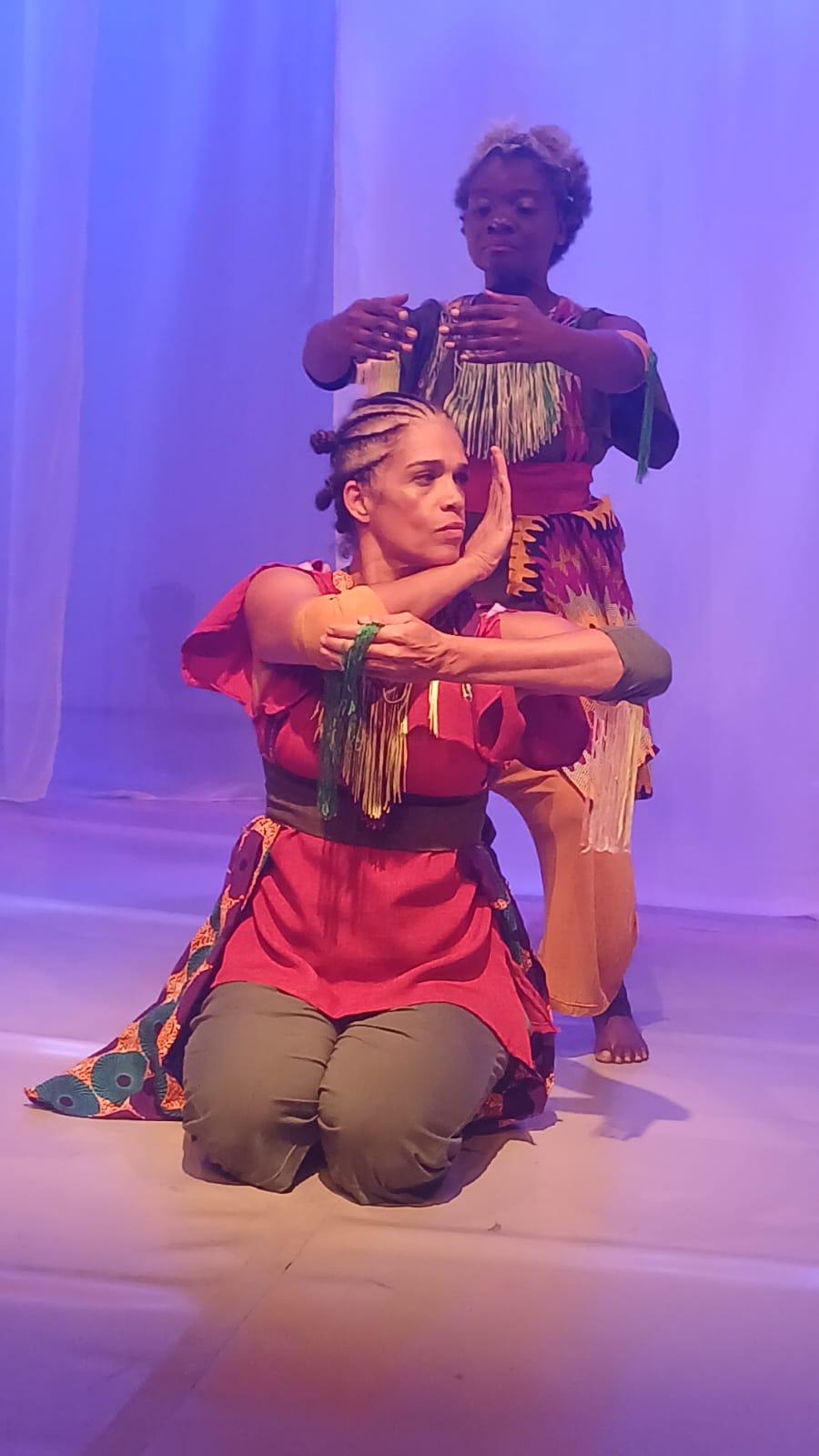 Ouvindo Passos Cia. de Dança apresenta o espetáculo “Xirê de Erê” no Sesc Campo Limpo
